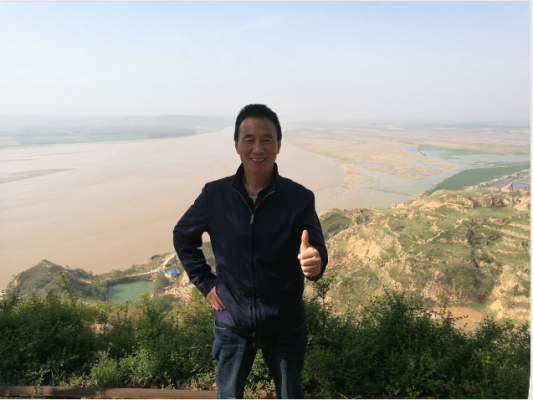 1xbet官网技术总工黄河边留影&nbsp;&nbsp;